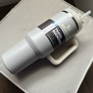 BRAND NEW Stanley 40oz Quencher